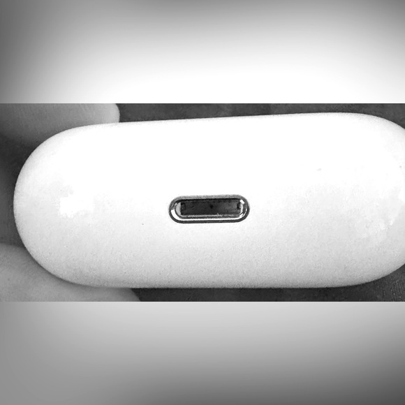 Apple 3rd Generation AirPods- used- in great condition, clean, disinfected w/box - Picture 6 of 12